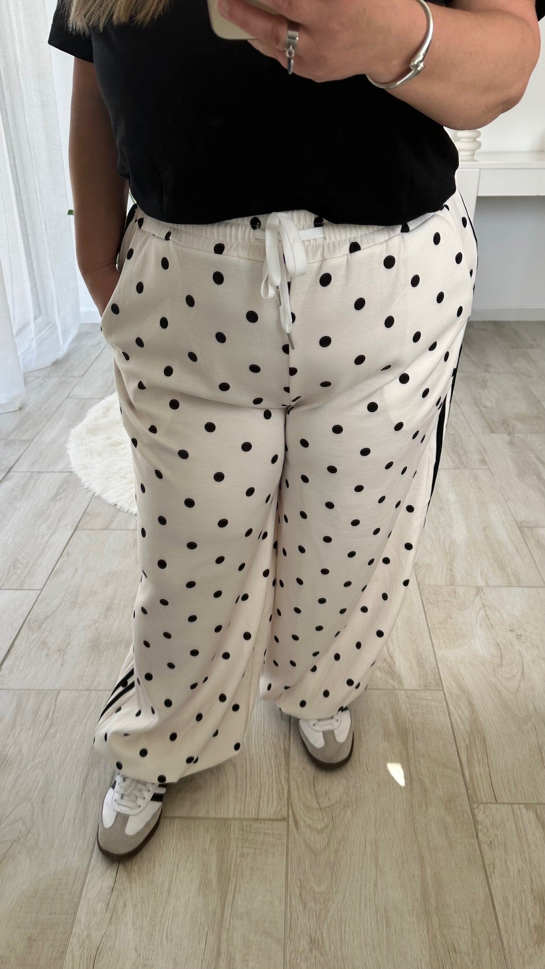 Pantalon blanc à pois noir fluide