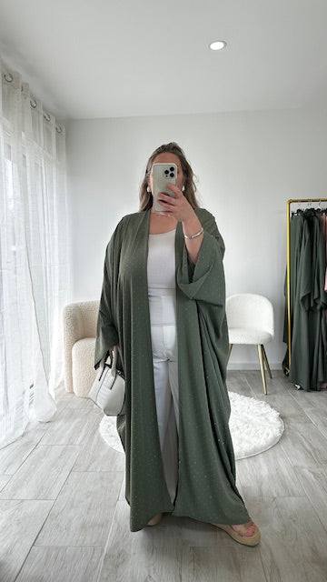 Découvrez notre jean bootcut flare en couleur bleue, un incontournable de votre garde-robe. Conçu pour allier confort et style, ce jean met en valeur votre silhouette tout en offrant une grande liberté de mouvement. Sa coupe bootcut flatte toutes les morphologies et se marie parfaitement avec vos chaussures préférées, qu'il s'agisse de bottes ou de baskets

Caractéristiques du produit :

Couleur : &nbsp;Bleu
Composition : &nbsp;72 % Coton, 24 % Polyester, 2 % Viscose, 2 % Élasthanne
&nbsp;Poches : &nbsp;Deu